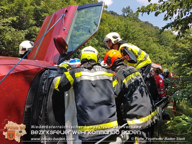20180604 Verkehrsunfall im Helenental  Foto:  © Freiwillige Feuerwehr Baden-Stadt