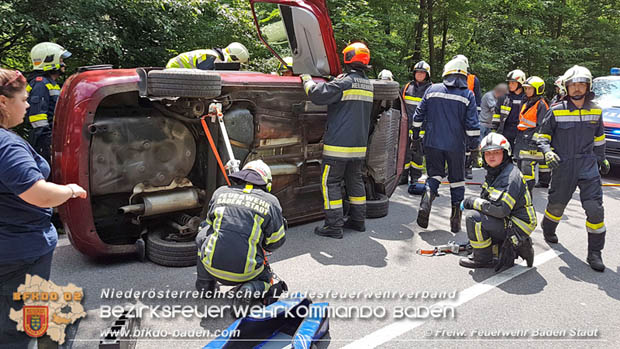 20180604 Verkehrsunfall im Helenental  Foto:  © Freiwillige Feuerwehr Baden-Stad