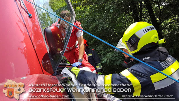 20180604 Verkehrsunfall im Helenental  Foto:  © Freiwillige Feuerwehr Baden-Stad