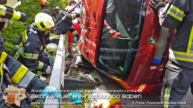 20180604 Verkehrsunfall im Helenental  Foto:  © Freiwillige Feuerwehr Baden-Stadt