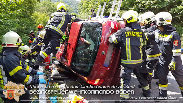 20180604 Verkehrsunfall im Helenental  Foto:  © Freiwillige Feuerwehr Baden-Stadt