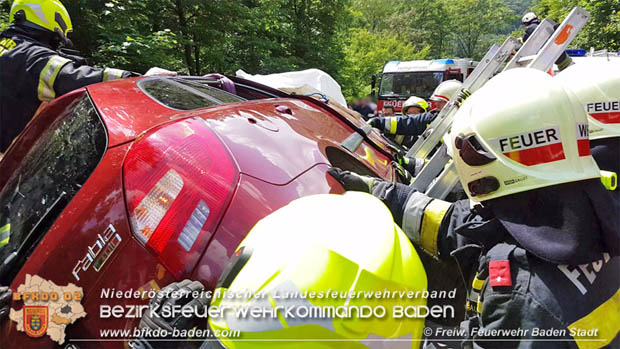 20180604 Verkehrsunfall im Helenental  Foto:  © Freiwillige Feuerwehr Baden-Stadt