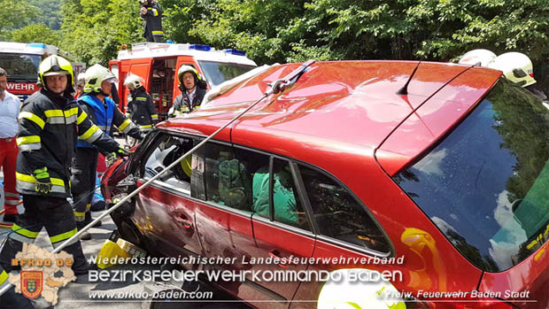 20180604 Verkehrsunfall im Helenental  Foto:  © Freiwillige Feuerwehr Baden-Stadt