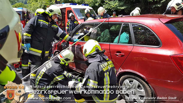 20180604 Verkehrsunfall im Helenental  Foto:  © Freiwillige Feuerwehr Baden-Stadt