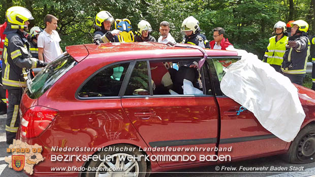 20180604 Verkehrsunfall im Helenental  Foto:  © Freiwillige Feuerwehr Baden-Stadt