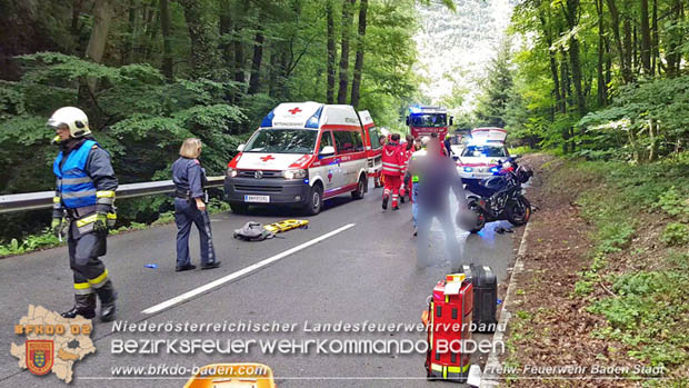 20180609 Schwerer Motorradunfall auf der L2099 Roental/Siegenfeld Foto: © FF Baden-Stadt / Stefan Schneider 20180609 Schwerer Motorradunfall auf der L2099 Roental/Siegenfeld Foto: © FF Baden-Stadt / Stefan Schneider