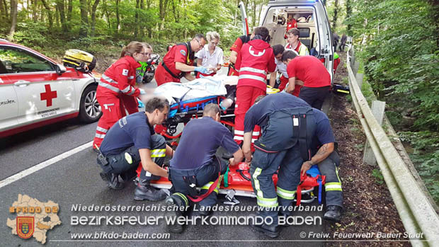 20180609 Schwerer Motorradunfall auf der L2099 Roental/Siegenfeld Foto: © FF Baden-Stadt / Stefan Schneider 20180609 Schwerer Motorradunfall auf der L2099 Roental/Siegenfeld Foto: © FF Baden-Stadt / Stefan Schneider