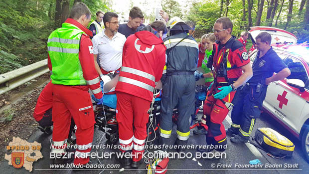 20180609 Schwerer Motorradunfall auf der L2099 Roental/Siegenfeld Foto: © FF Baden-Stadt / Stefan Schneider 20180609 Schwerer Motorradunfall auf der L2099 Roental/Siegenfeld Foto: © FF Baden-Stadt / Stefan Schneider