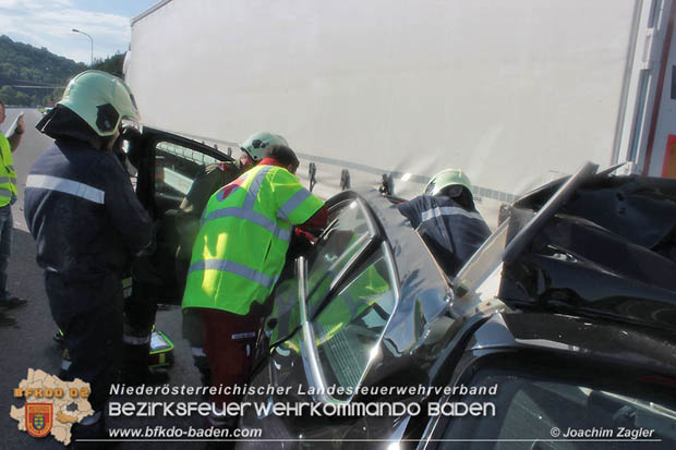20180618 Schwerer Verkehrsunfall auf der A21 bei Alland (Bezirk Baden)  Foto: © Joachim Zagler FF Alland