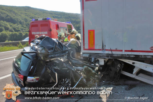 20180618 Schwerer Verkehrsunfall auf der A21 bei Alland (Bezirk Baden)  Foto: © Joachim Zagler FF Alland