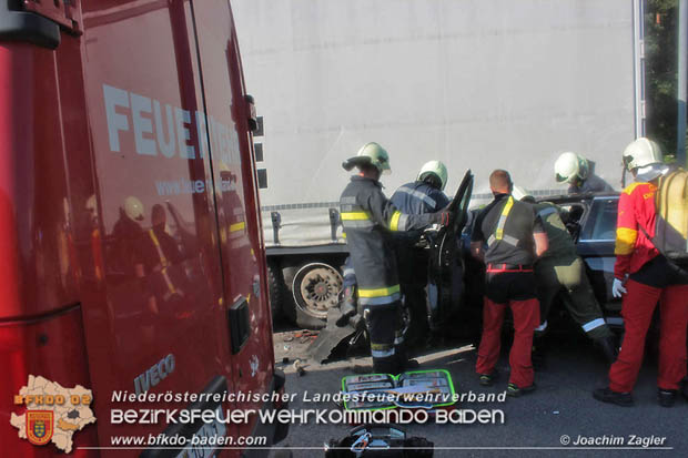 20180618 Schwerer Verkehrsunfall auf der A21 bei Alland (Bezirk Baden)  Foto: © Joachim Zagler FF Alland