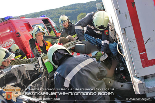 20180618 Schwerer Verkehrsunfall auf der A21 bei Alland (Bezirk Baden)  Foto: © Joachim Zagler FF Alland