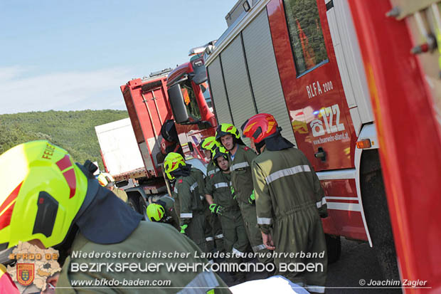 20180618 Schwerer Verkehrsunfall auf der A21 bei Alland (Bezirk Baden)  Foto: © Joachim Zagler FF Alland