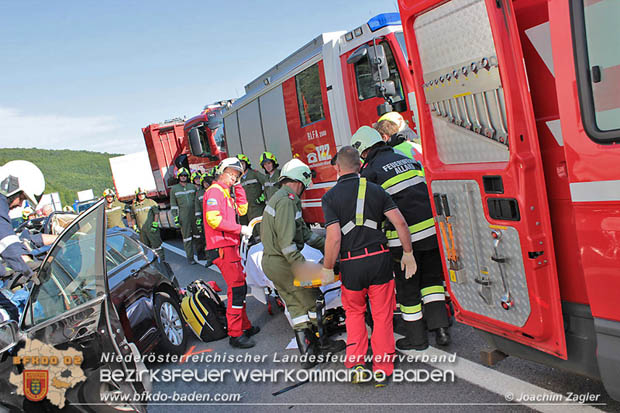 20180618 Schwerer Verkehrsunfall auf der A21 bei Alland (Bezirk Baden)  Foto: © Joachim Zagler FF Alland