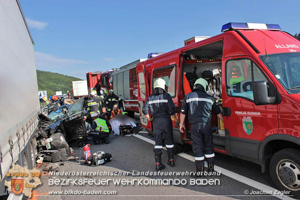 20180618 Schwerer Verkehrsunfall auf der A21 bei Alland (Bezirk Baden)  Foto: © Joachim Zagler FF Alland