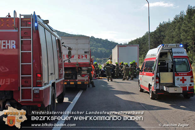20180618 Schwerer Verkehrsunfall auf der A21 bei Alland (Bezirk Baden)  Foto: © Joachim Zagler FF Alland