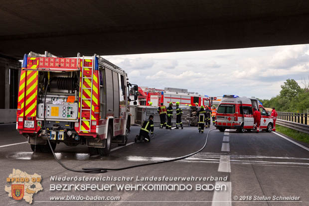 20180624 Verkehrsunfall auf der A2 bei Baden Richtung Wien  Foto: © Stefan Schneider BFK Baden