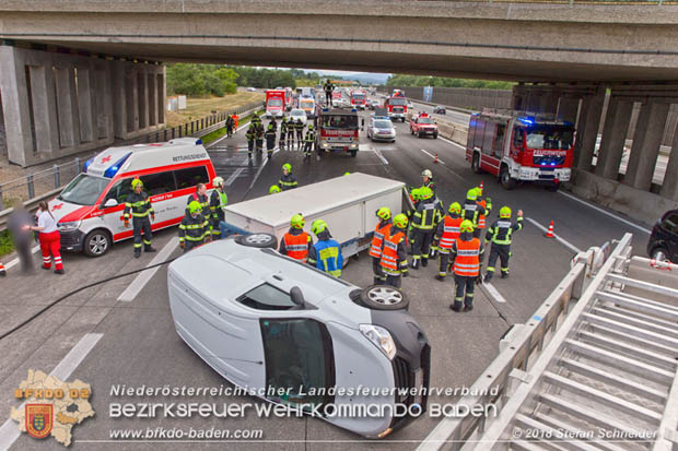 20180624 Verkehrsunfall auf der A2 bei Baden Richtung Wien  Foto: © Stefan Schneider BFK Baden