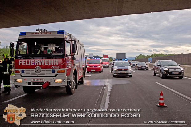 20180624 Verkehrsunfall auf der A2 bei Baden Richtung Wien  Foto: © Stefan Schneider BFK Baden