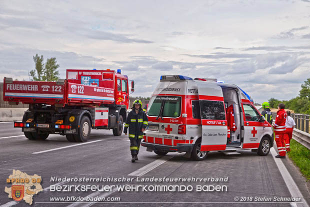20180624 Verkehrsunfall auf der A2 bei Baden Richtung Wien  Foto: © Stefan Schneider BFK Baden