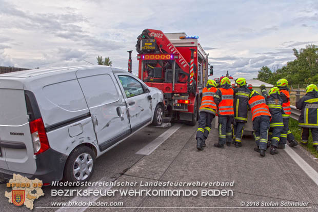 20180624 Verkehrsunfall auf der A2 bei Baden Richtung Wien  Foto: © Stefan Schneider BFK Baden