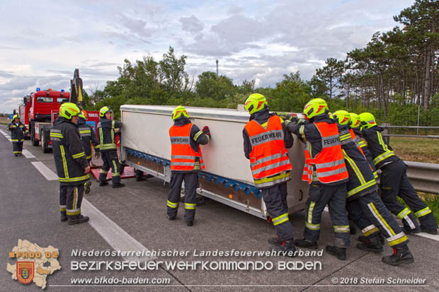 20180624 Verkehrsunfall auf der A2 bei Baden Richtung Wien  Foto: © Stefan Schneider BFK Baden