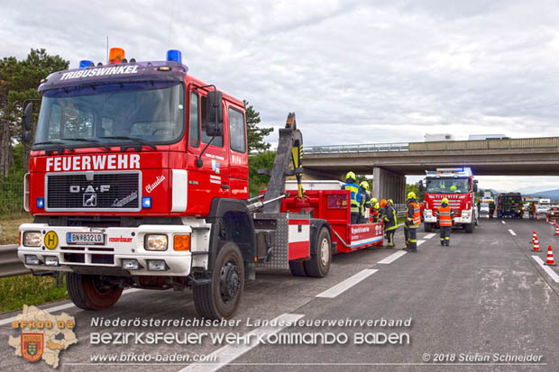 20180624 Verkehrsunfall auf der A2 bei Baden Richtung Wien  Foto: © Stefan Schneider BFK Baden