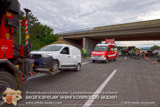 20180624 Verkehrsunfall auf der A2 bei Baden Richtung Wien  Foto: © Stefan Schneider BFK Baden