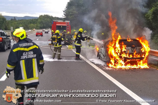 20180624 Fahrzeug Vollbrand auf der A21 zwischen Hochstrass und Alland  Foto: © Freiwillige Feuerwehr Klausen-Leopoldsdorf