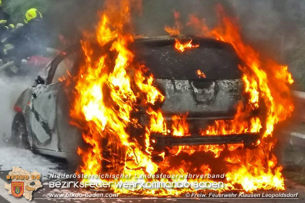 20180624 Fahrzeug Vollbrand auf der A21 zwischen Hochstrass und Alland  Foto: © Freiwillige Feuerwehr Klausen-Leopoldsdorf