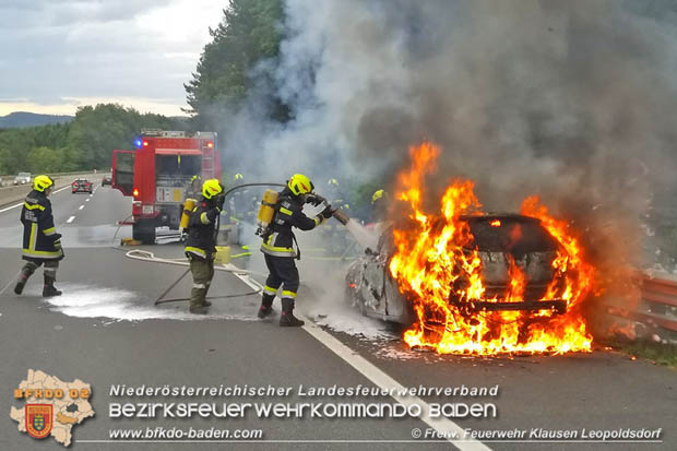 20180624 Fahrzeug Vollbrand auf der A21 zwischen Hochstrass und Alland  Foto: © Freiwillige Feuerwehr Klausen-Leopoldsdorf