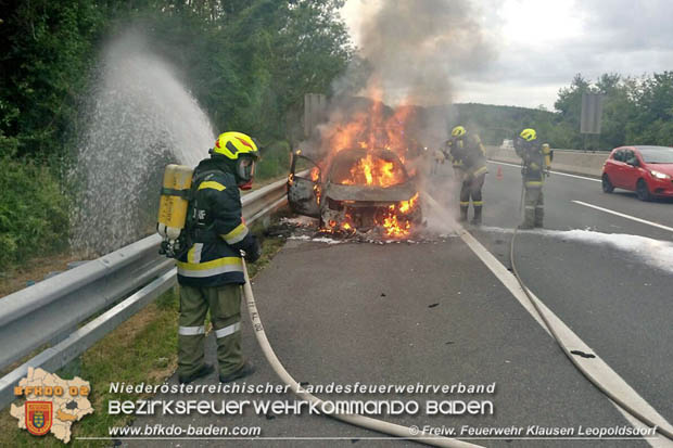 20180624 Fahrzeug Vollbrand auf der A21 zwischen Hochstrass und Alland  Foto: © Freiwillige Feuerwehr Klausen-Leopoldsdorf