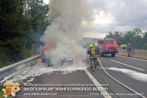 20180624 Fahrzeug Vollbrand auf der A21 zwischen Hochstrass und Alland  Foto: © Freiwillige Feuerwehr Klausen-Leopoldsdorf