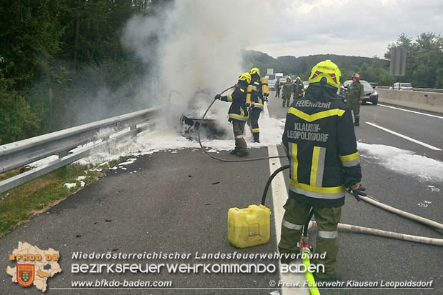 20180624 Fahrzeug Vollbrand auf der A21 zwischen Hochstrass und Alland  Foto: © Freiwillige Feuerwehr Klausen-Leopoldsdorf
