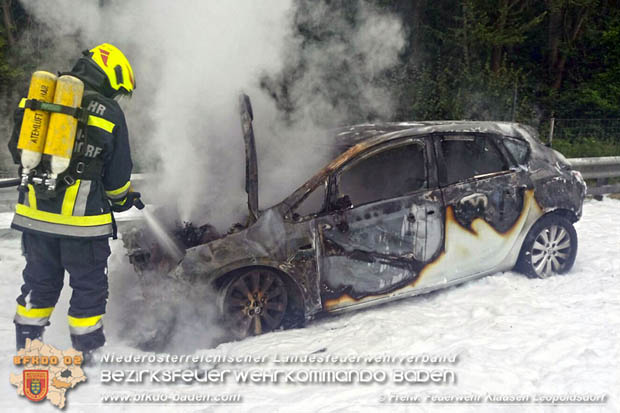 20180624 Fahrzeug Vollbrand auf der A21 zwischen Hochstrass und Alland  Foto: © Freiwillige Feuerwehr Klausen-Leopoldsdorf