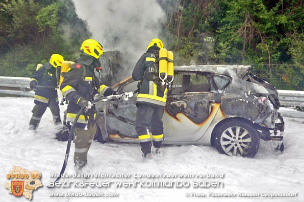 20180624 Fahrzeug Vollbrand auf der A21 zwischen Hochstrass und Alland  Foto: © Freiwillige Feuerwehr Klausen-Leopoldsdorf