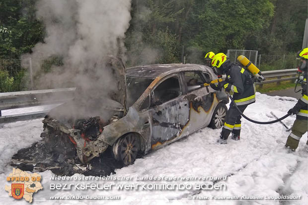 20180624 Fahrzeug Vollbrand auf der A21 zwischen Hochstrass und Alland  Foto: © Freiwillige Feuerwehr Klausen-Leopoldsdorf