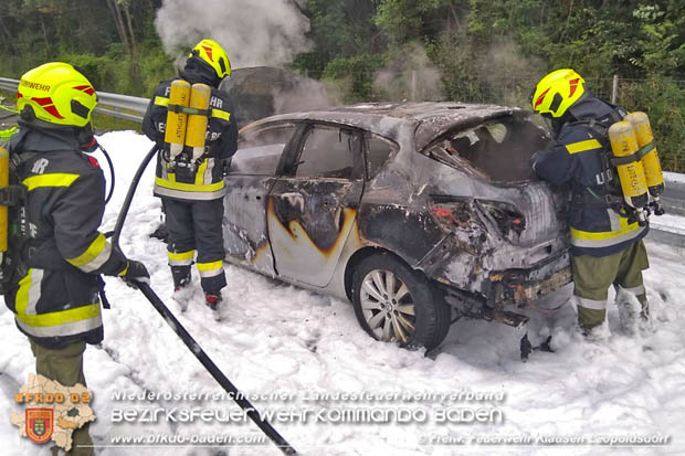 20180624 Fahrzeug Vollbrand auf der A21 zwischen Hochstrass und Alland  Foto: © Freiwillige Feuerwehr Klausen-Leopoldsdorf
