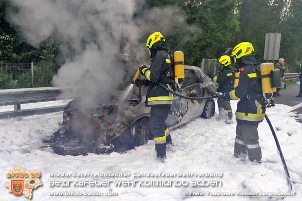 20180624 Fahrzeug Vollbrand auf der A21 zwischen Hochstrass und Alland  Foto: © Freiwillige Feuerwehr Klausen-Leopoldsdorf