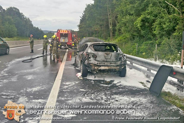 20180624 Fahrzeug Vollbrand auf der A21 zwischen Hochstrass und Alland  Foto: © Freiwillige Feuerwehr Klausen-Leopoldsdorf