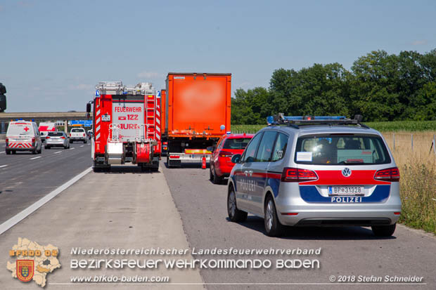 20180702 Entstehungsbrand eines Lkw-Anhängers auf der A2 Foto: © Stefan Schneider BFK Baden 20180702 Entstehungsbrand eines Lkw-Anhängers auf der A2 Foto: © Stefan Schneider BFK Baden