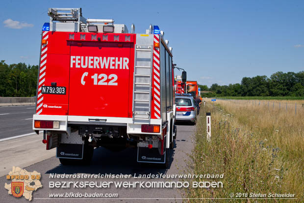 20180702 Entstehungsbrand eines Lkw-Anhängers auf der A2 Foto: © Stefan Schneider BFK Baden 20180702 Entstehungsbrand eines Lkw-Anhängers auf der A2 Foto: © Stefan Schneider BFK Baden