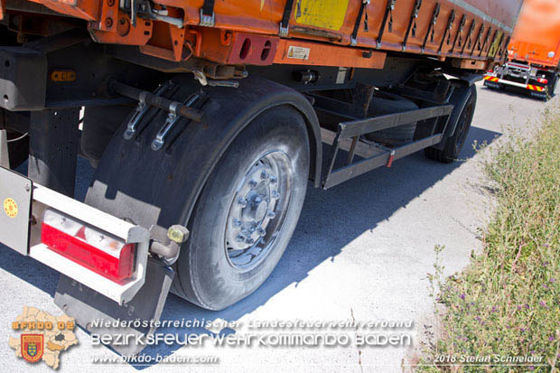 20180702 Entstehungsbrand eines Lkw-Anhängers auf der A2 Foto: © Stefan Schneider BFK Baden 20180702 Entstehungsbrand eines Lkw-Anhängers auf der A2 Foto: © Stefan Schneider BFK Baden