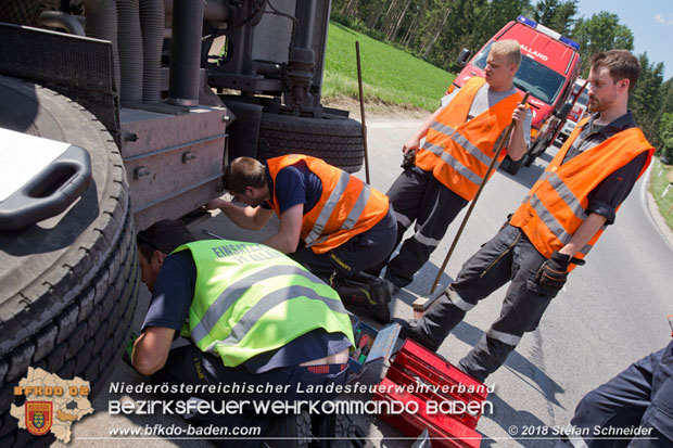 20180703 Lkw Bergung LB210 Alland -Mayerling Foto: © Stefan Schneider 20180703 Lkw Bergung LB210 Alland -Mayerling Foto: © Stefan Schneider