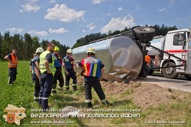 20180703 Lkw Bergung LB210 Alland -Mayerling Foto: © Stefan Schneider 20180703 Lkw Bergung LB210 Alland -Mayerling Foto: © Stefan Schneider