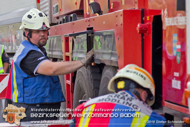 20180703 Lkw Bergung LB210 Alland -Mayerling Foto: © Stefan Schneider 20180703 Lkw Bergung LB210 Alland -Mayerling Foto: © Stefan Schneider