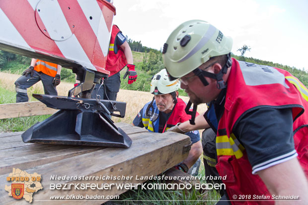 20180703 Lkw Bergung LB210 Alland -Mayerling Foto: © Stefan Schneider 20180703 Lkw Bergung LB210 Alland -Mayerling Foto: © Stefan Schneider