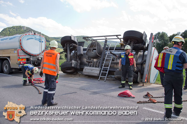 20180703 Lkw Bergung LB210 Alland -Mayerling Foto: © Stefan Schneider 20180703 Lkw Bergung LB210 Alland -Mayerling Foto: © Stefan Schneider