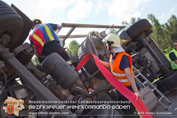 20180703 Lkw Bergung LB210 Alland -Mayerling Foto: © Stefan Schneider 20180703 Lkw Bergung LB210 Alland -Mayerling Foto: © Stefan Schneider