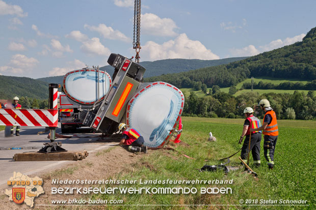 20180703 Lkw Bergung LB210 Alland -Mayerling Foto: © Stefan Schneider 20180703 Lkw Bergung LB210 Alland -Mayerling Foto: © Stefan Schneider